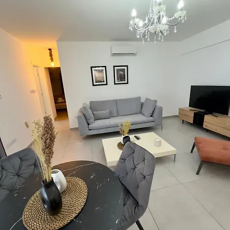 Panorama Apartment *
